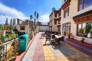 Hotel Khakshal Photo Gallery
