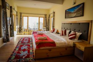 Hotel Khakshal Photo Gallery