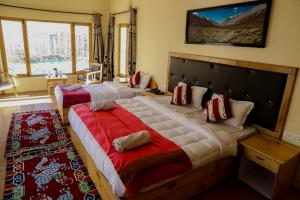 Hotel Khakshal Photo Gallery