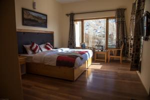 Hotel Khakshal Photo Gallery