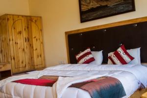 Hotel Khakshal Photo Gallery