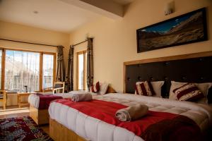 Hotel Khakshal Photo Gallery