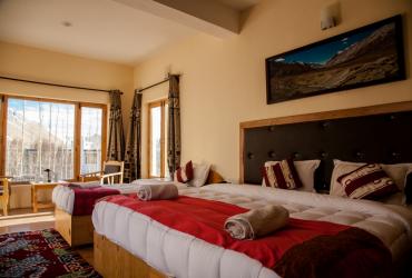Hotel Khakshal Photo Gallery